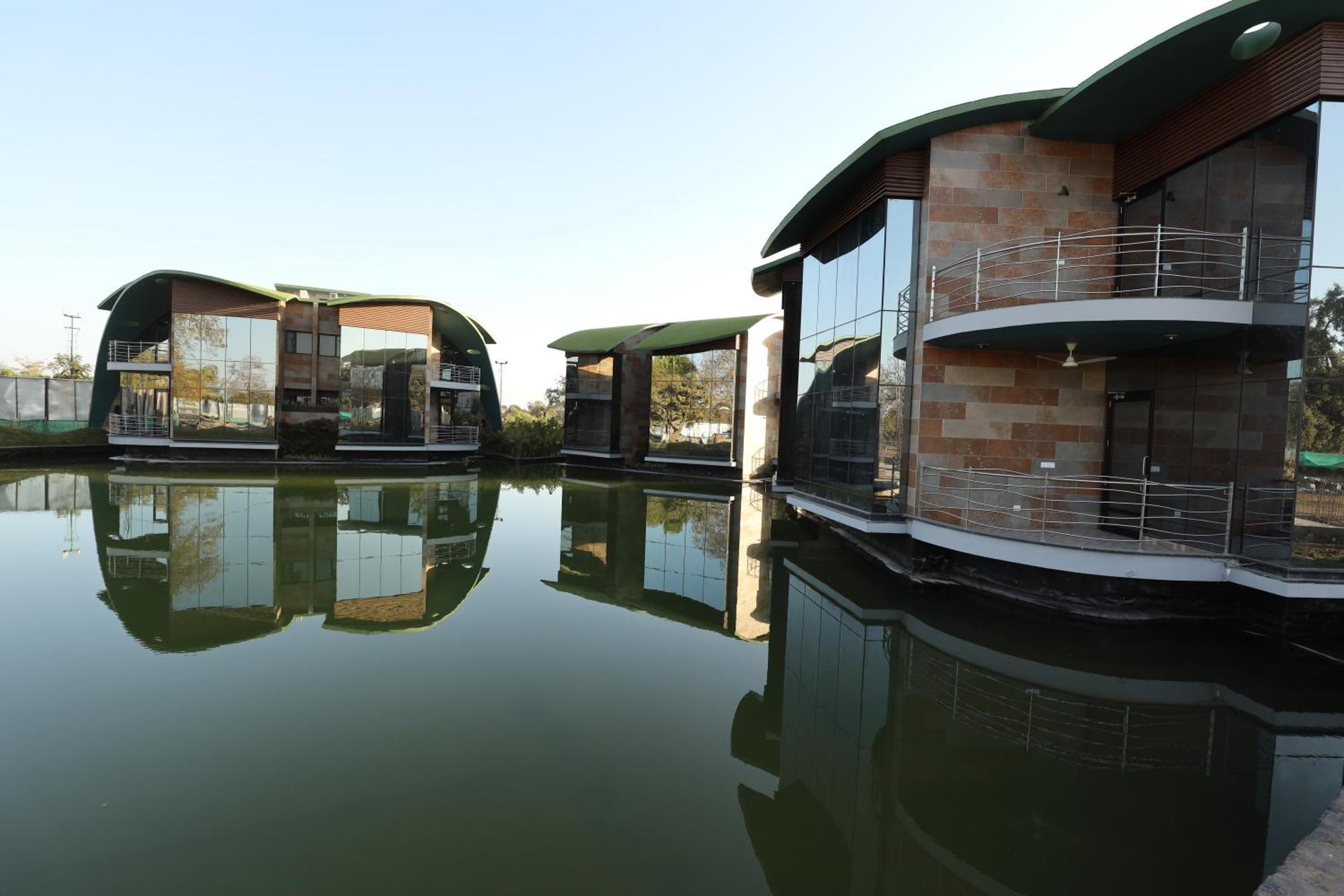 Neonz Resort & Club Ānand Esterno foto