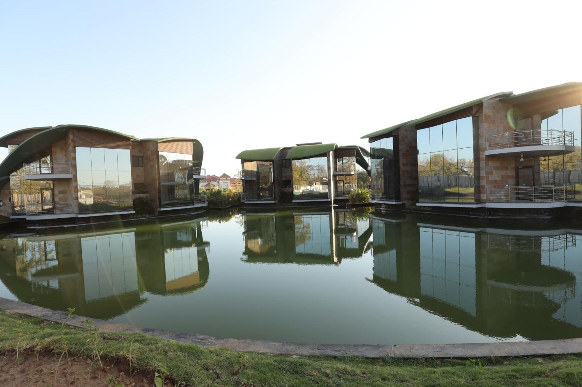 Neonz Resort & Club Ānand Esterno foto